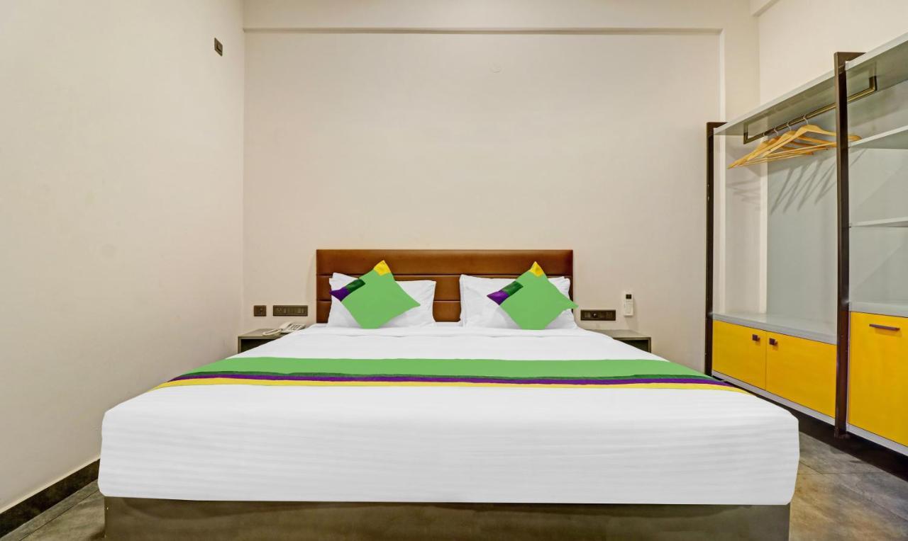 Treebo Grand Vistara Airport Suites Kochi Екстериор снимка
