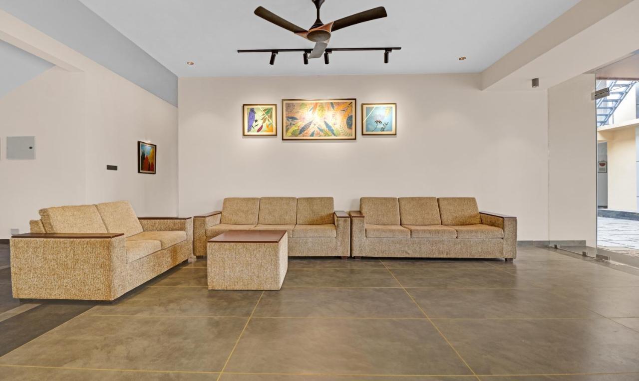 Treebo Grand Vistara Airport Suites Kochi Екстериор снимка