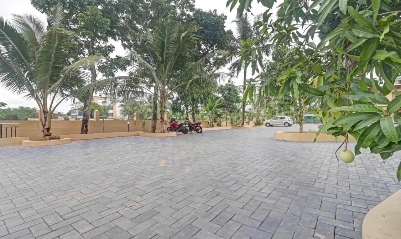 Treebo Grand Vistara Airport Suites Kochi Екстериор снимка
