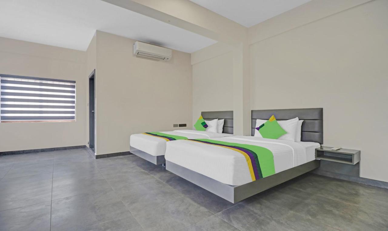 Treebo Grand Vistara Airport Suites Kochi Екстериор снимка