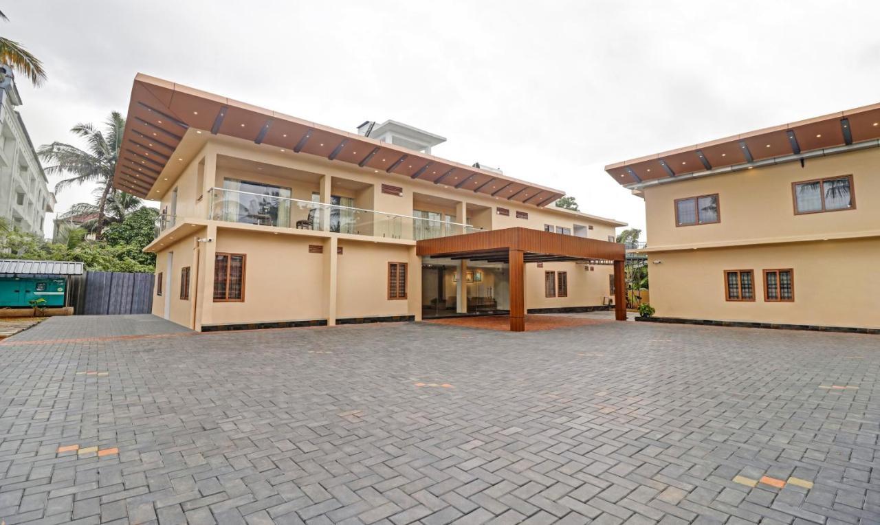 Treebo Grand Vistara Airport Suites Kochi Екстериор снимка